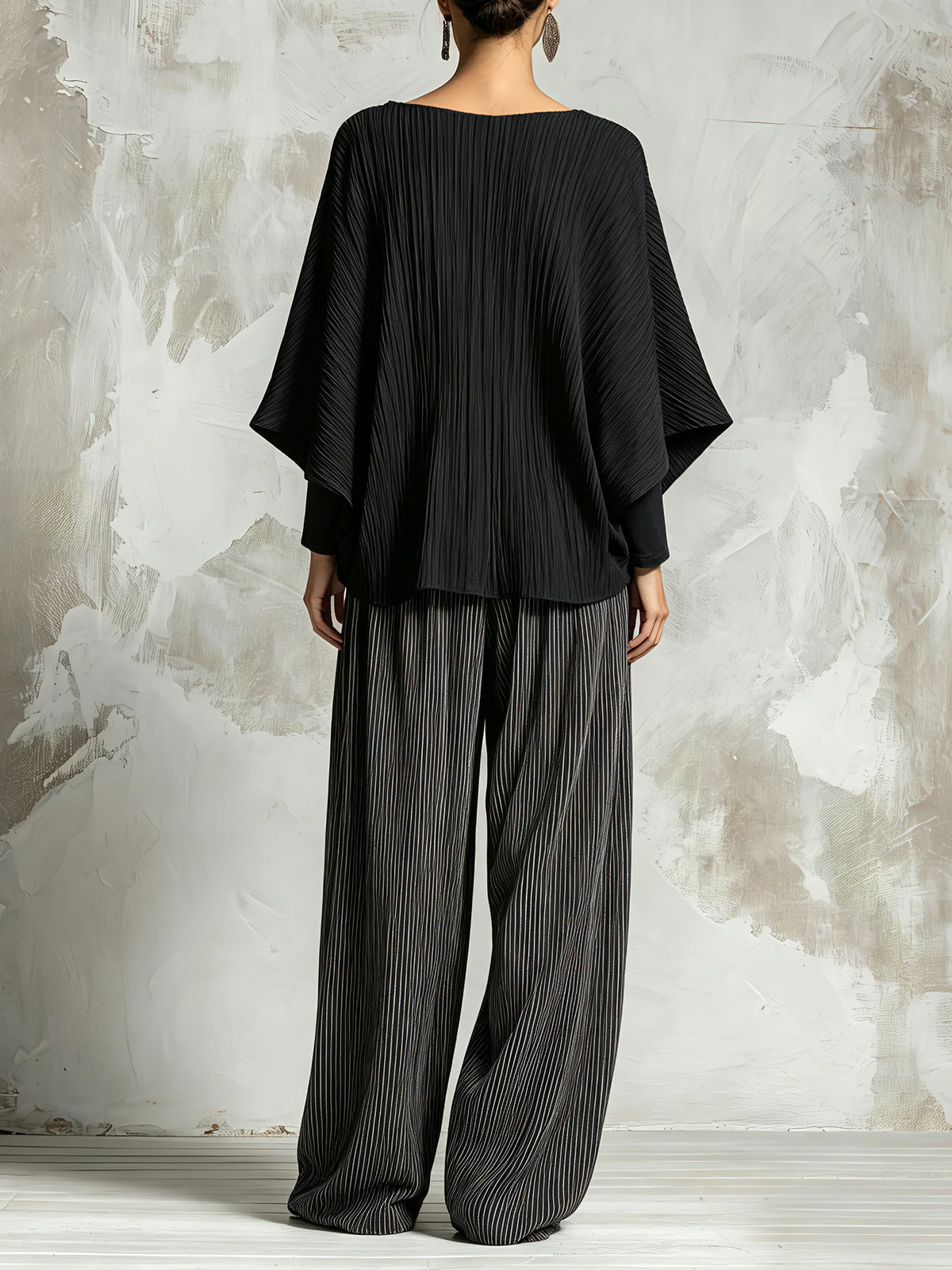 Delia | Ensemble plissé, haut chauve-souris et pantalon palazzo