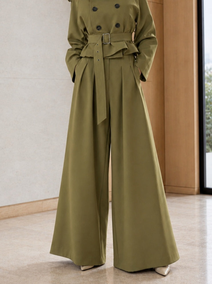 Alba | Ensemble vert olive avec veste courte croisée, ceinture et pantalon large taille haute
