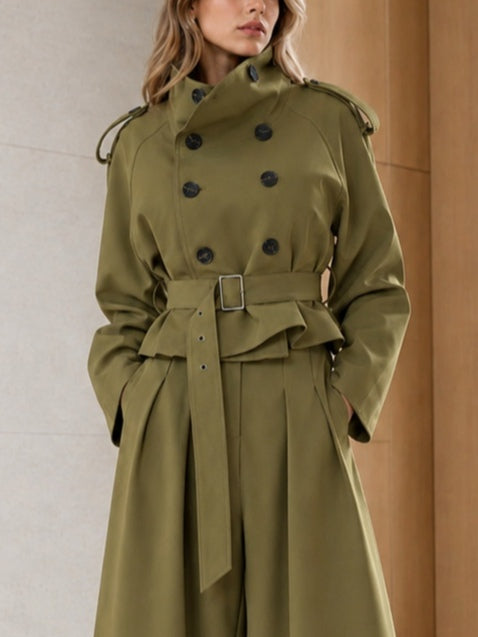 Alba | Ensemble vert olive avec veste courte croisée, ceinture et pantalon large taille haute