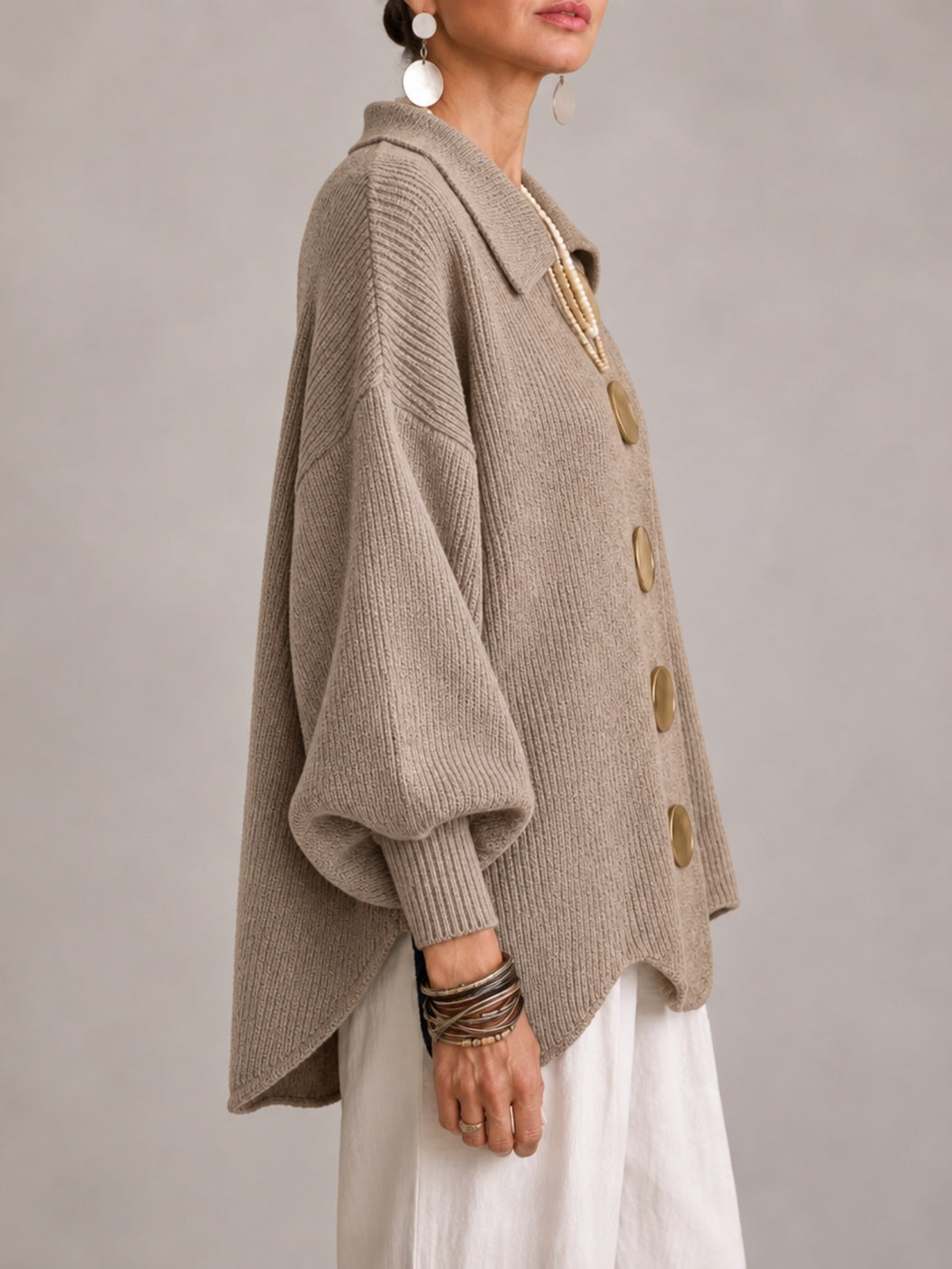 Iolanda | Cardigan oversize côtelé à bords festonnés, beige sable