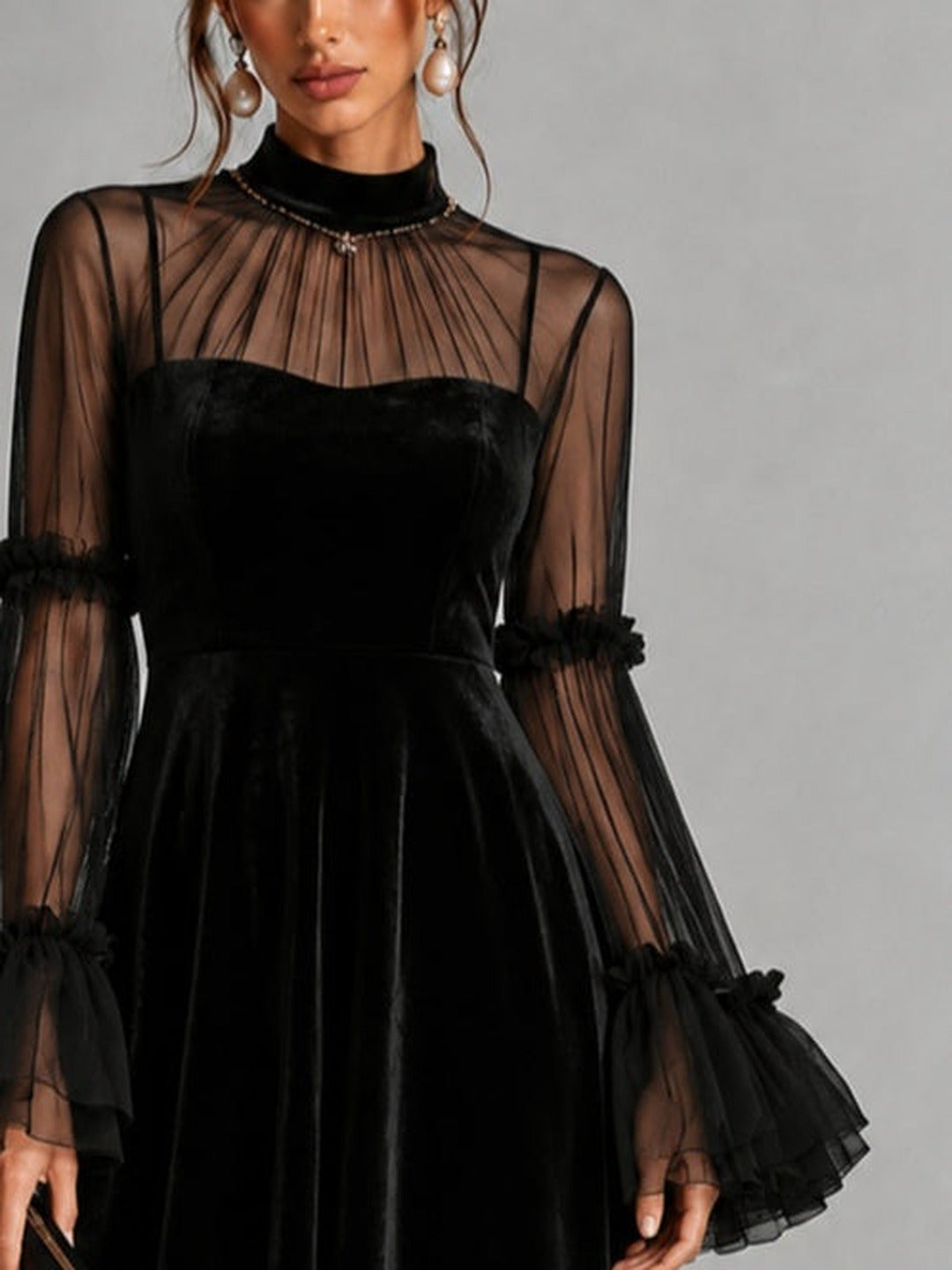 Berenice | Robe midi noire en velours à manches en tulle