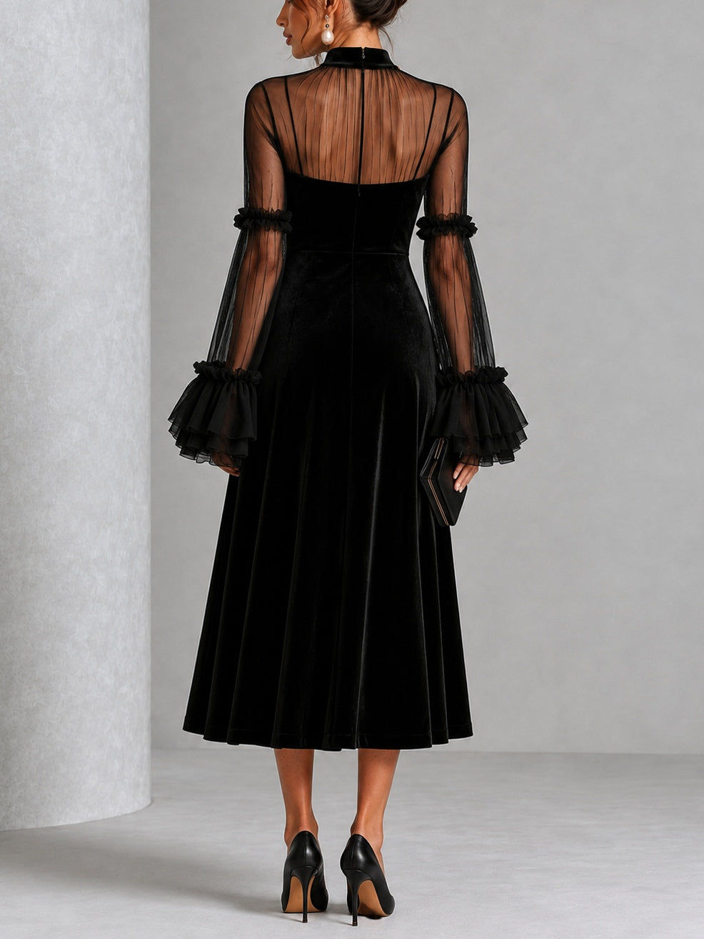 Berenice | Robe midi noire en velours à manches en tulle