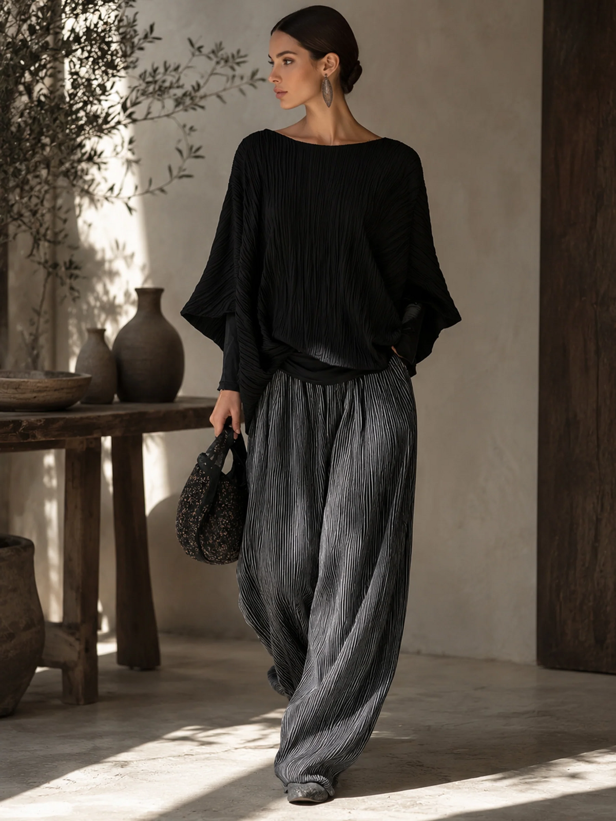 Delia | Ensemble plissé, haut chauve-souris et pantalon palazzo