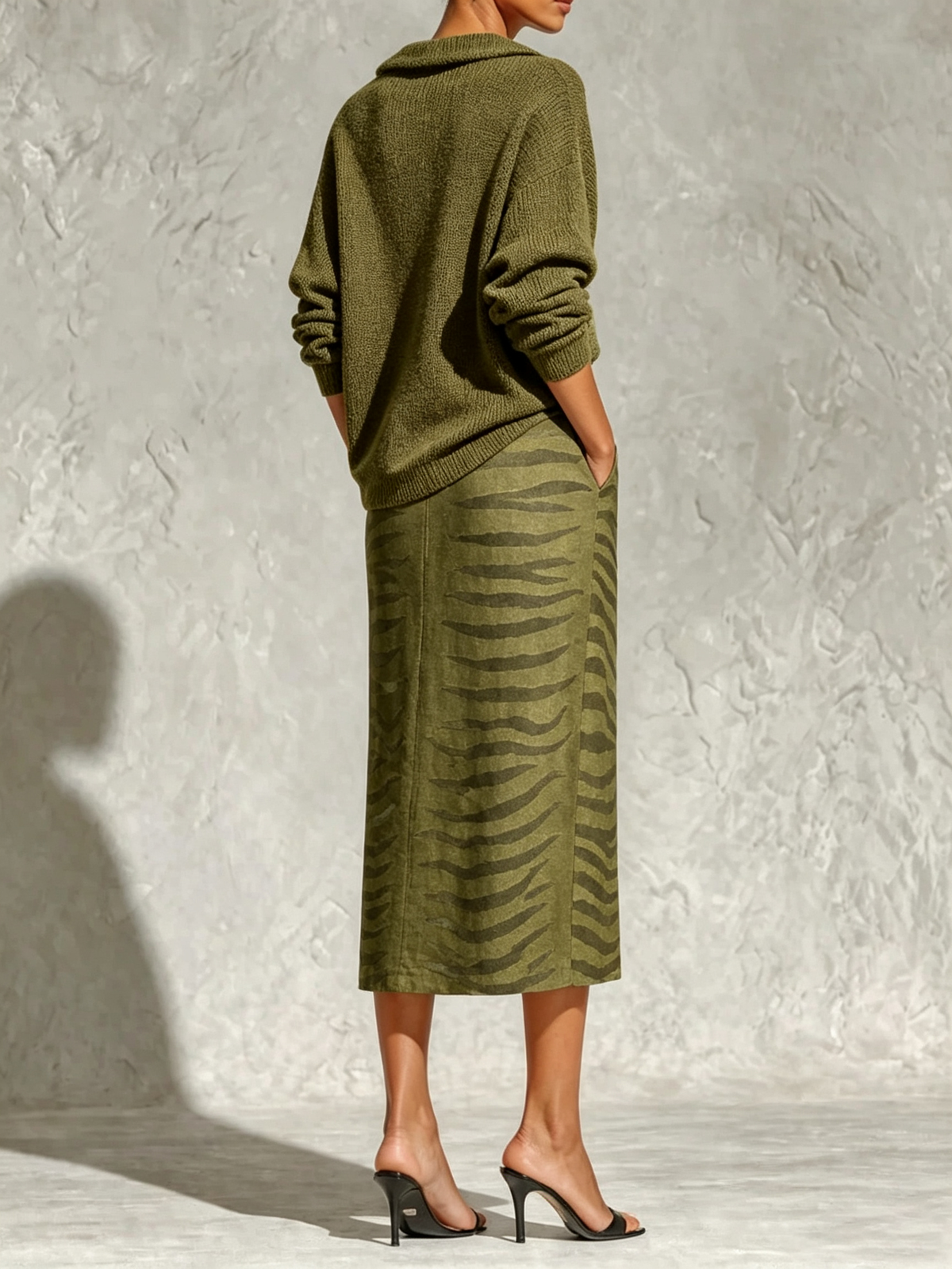 Marcella | Ensemble avec haut à col et jupe midi zébrée