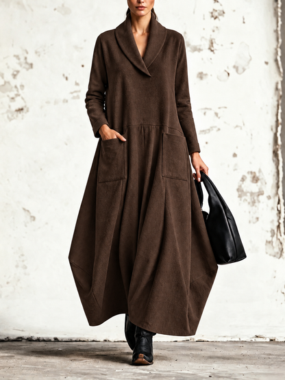Alba | Robe maxi à col châle croisé et poches plaquées
