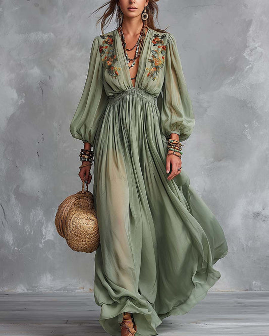 Elodia | Robe longue à broderies florales sur les épaules, vert sauge