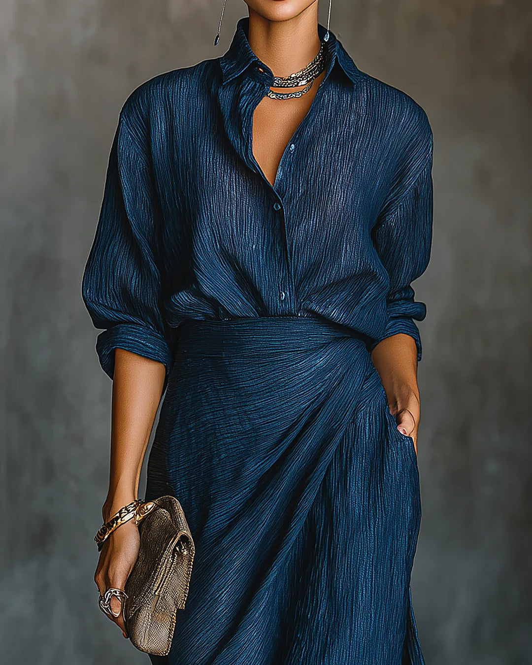 Sara | Ensemble chemise froissée et jupe longue portefeuille, bleu foncé