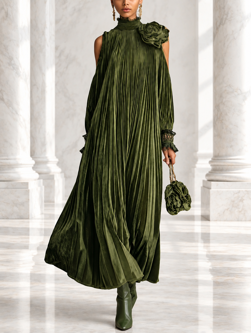 Rosa | Robe longue plissée vert olive à fleur sur l’épaule