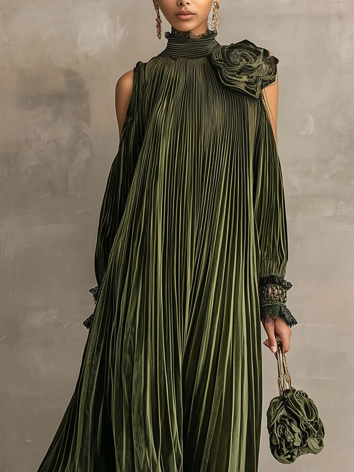 Rosa | Robe longue plissée vert olive à fleur sur l’épaule