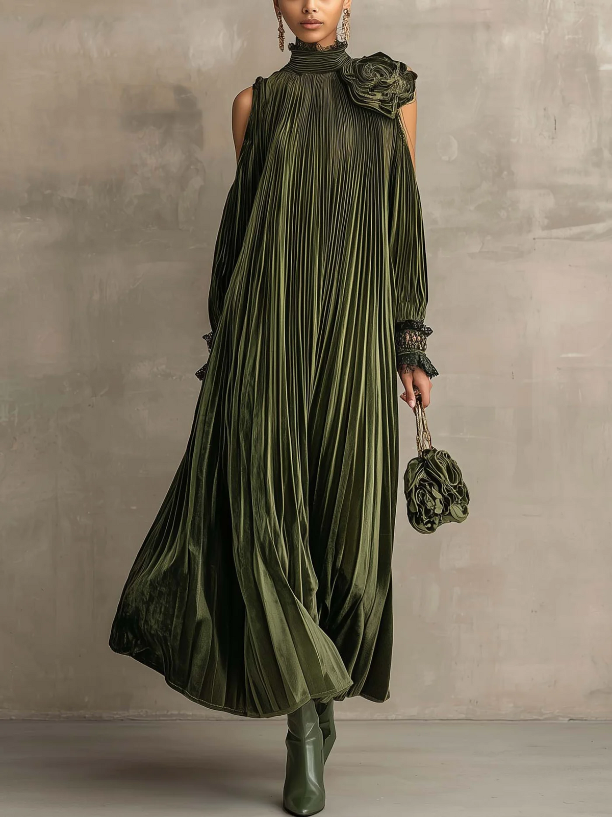 Rosa | Robe longue plissée vert olive à fleur sur l’épaule