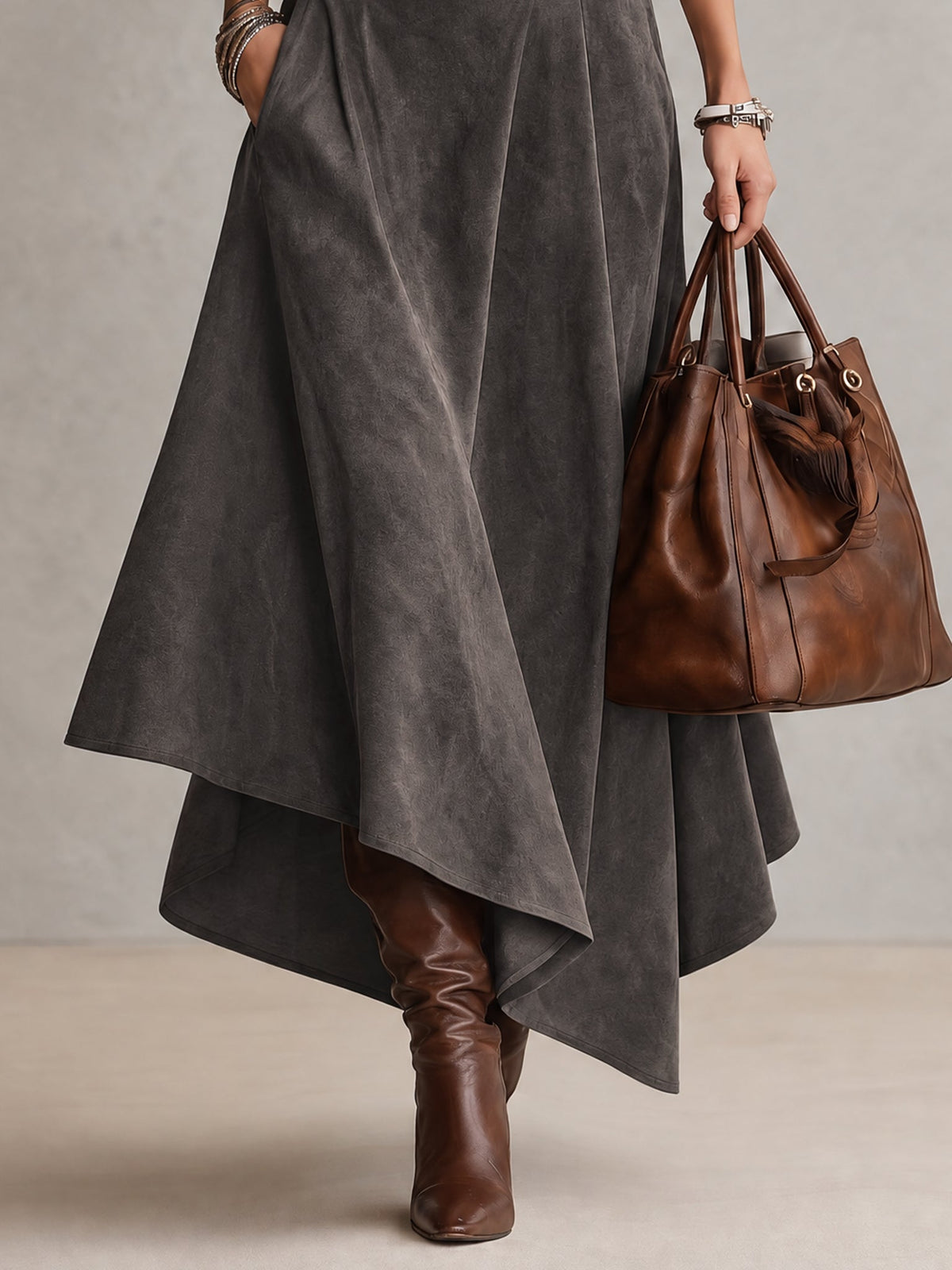 Francesca | Ensemble gris à col montant et jupe midi asymétrique