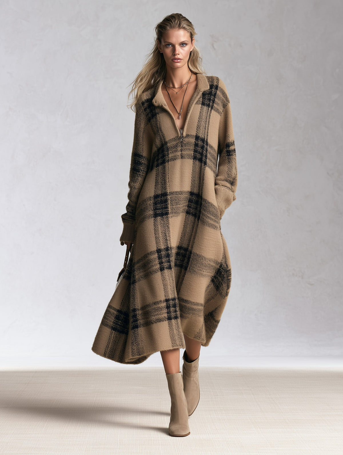 Adelaide | Robe midi en maille à carreaux et demi-zip, camel