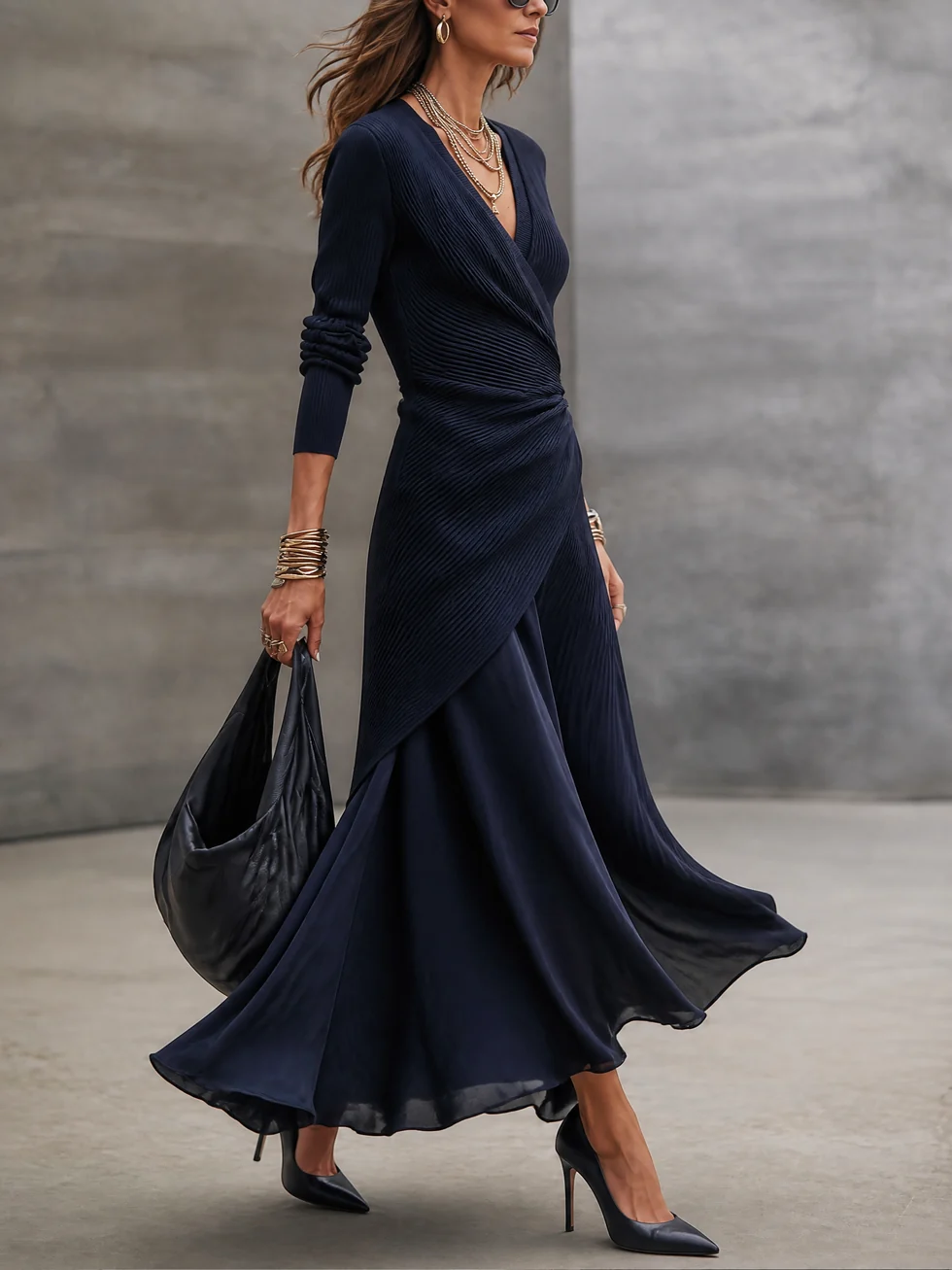 Tamara | Robe maxi portefeuille à jupe satinée, bleu marine
